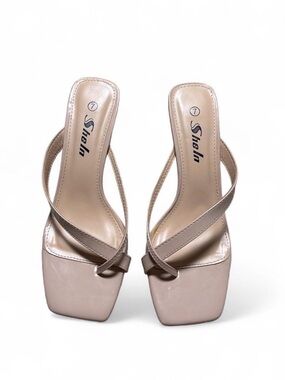 Square toe kitten heels Size 7 in nude/blush color